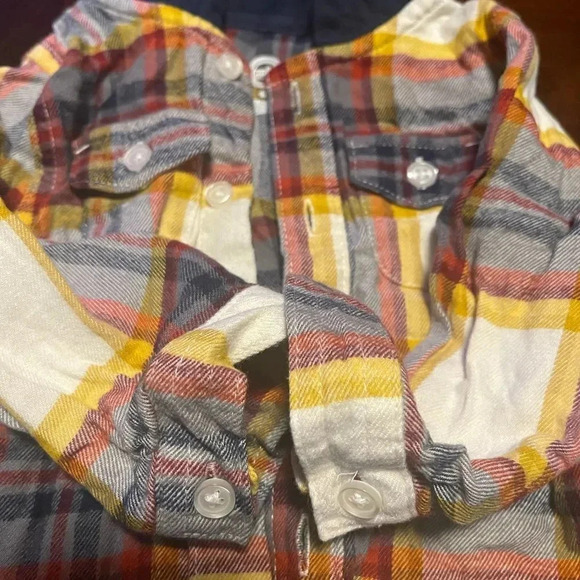 3/$12 long sleeve hooded shirt gently used. Bundle  3 or more $7. 00🎉 - Picture 3 of 7